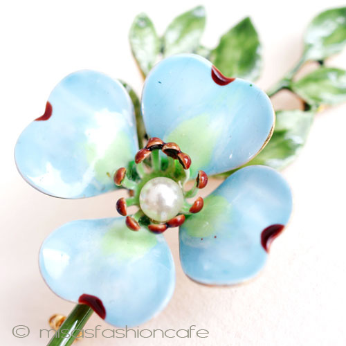 （画像用） Original By Robert　 ハナミズキの花ブローチ