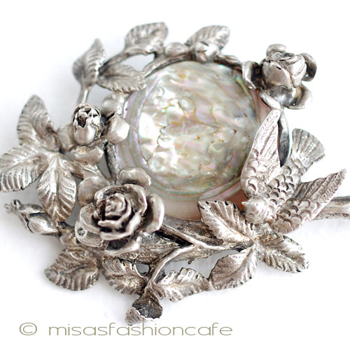 （画像用） マザーオブパール＆銀製 お花と鳥　ブローチ