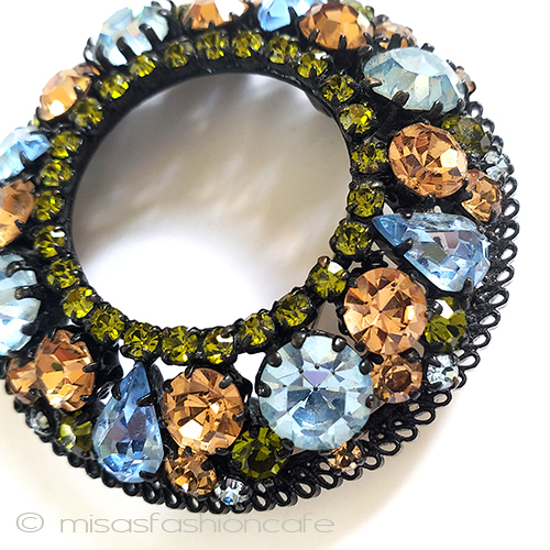 （画像用） Ａｕｓｔｒｉａオーストリア製 クリスタル・リース　ブローチ