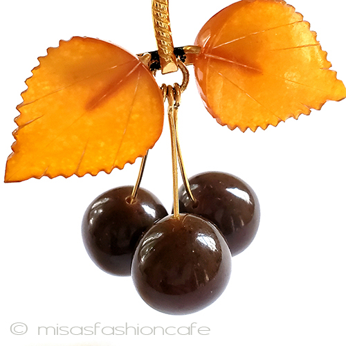 （画像用） さくらんぼ　ブローチ 天然石　アンバー