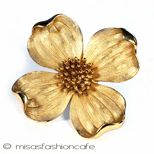 （画像用） Trifari　 トリファリ ハナミズキのお花ブローチ