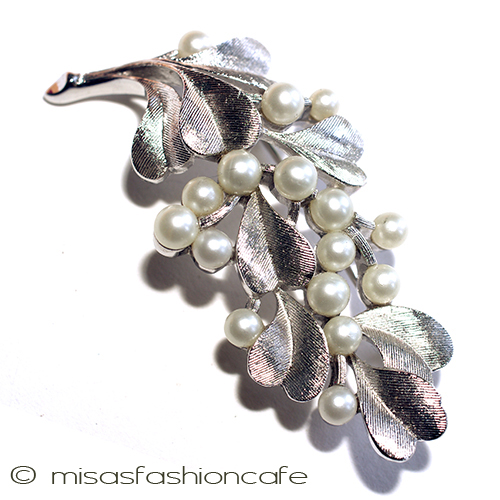 （画像用） Trifari　 トリファリ パール銀葉ブローチ