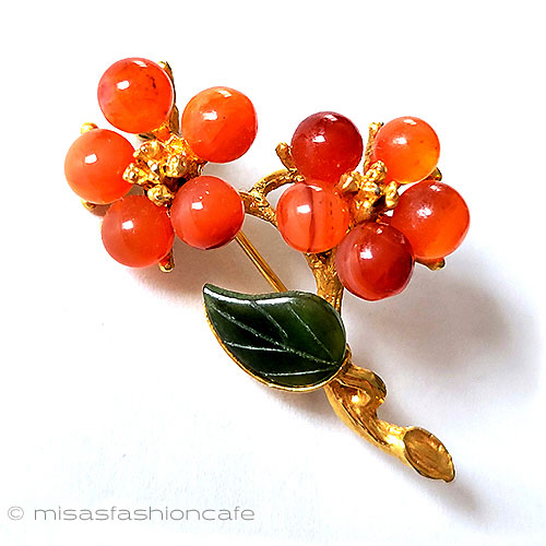 （画像用） SWOBODA刻印スワボダ 天然石・翡翠の花ブローチ