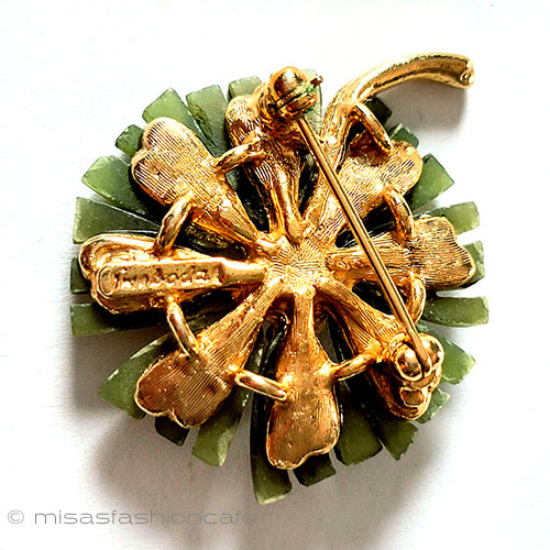 （画像用） SWOBODA刻印スワボダ 真珠・翡翠花ブローチ