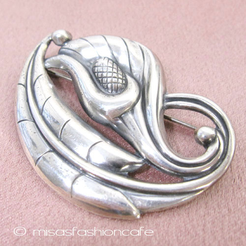 （画像用） スターリングシルバー銀製 水芭蕉の花　ブローチ