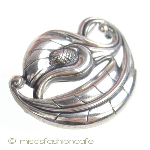 （画像用） スターリングシルバー銀製 水芭蕉の花　ブローチ