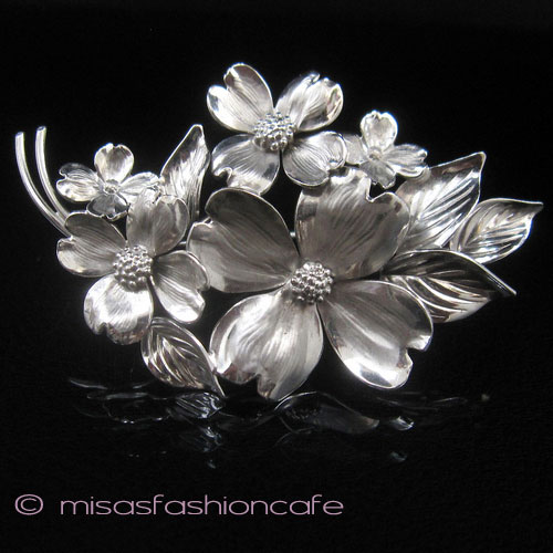 （画像用） Sterling銀製ブローチ 　 ハナミズキのお花