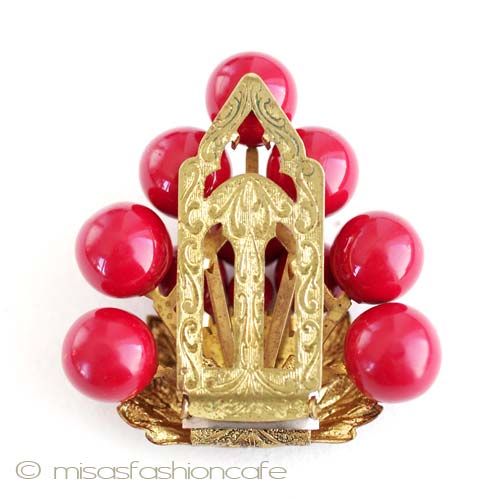 （画像用） 赤い葡萄　ブローチ