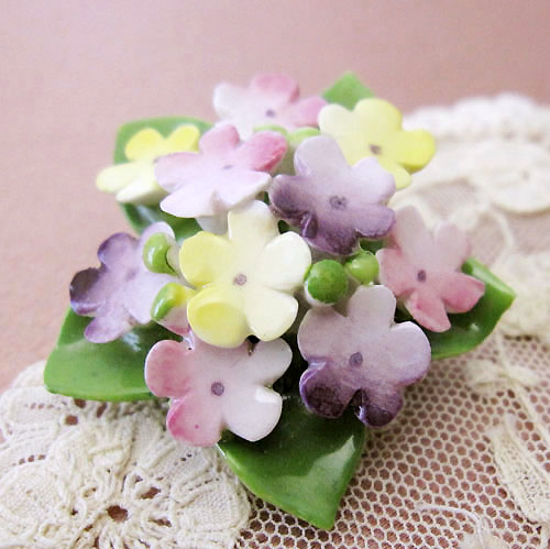 （画像用） ポーセリン　英国製 花ブーケ　ブローチ