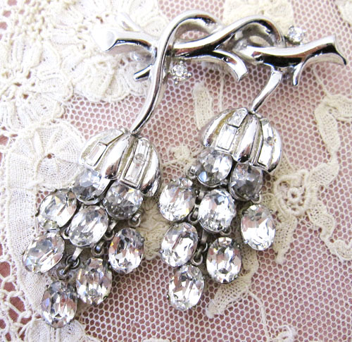 （画像用） クラウンTrifari　 葡萄　ブローチ