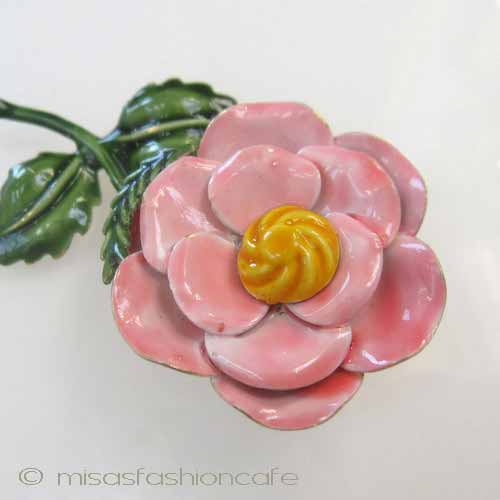 （画像用） Original By Robert ツバキの花　ブローチ