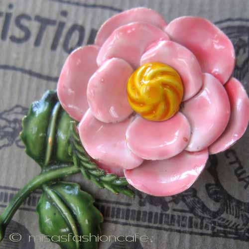 （画像用） Original By Robert ツバキの花　ブローチ