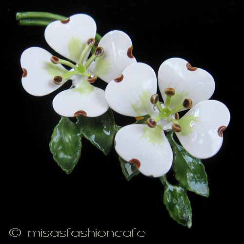 （画像用） Original By Robert ハナミズキ　ブローチ