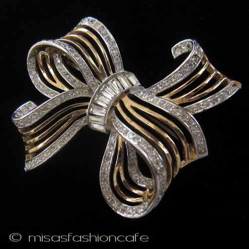 （画像用） クラウントリファリ　 Trifariリボンブローチ