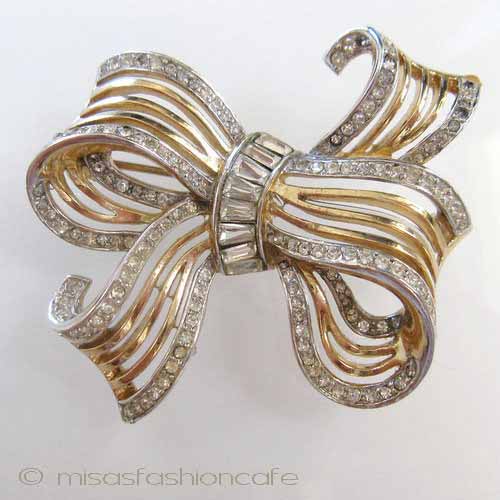 （画像用） クラウントリファリ　 Trifariリボンブローチ