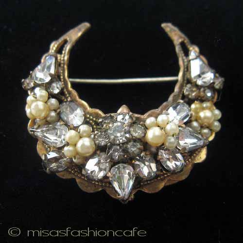 （画像用） Original By Robert お花三日月　ブローチ