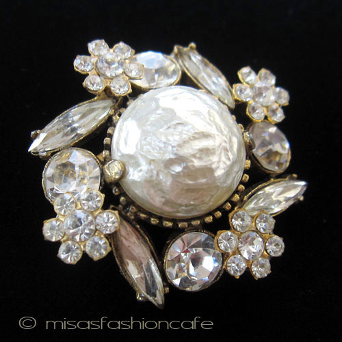 （画像用） ビジューの花ブローチ ガラス・バロックパール　