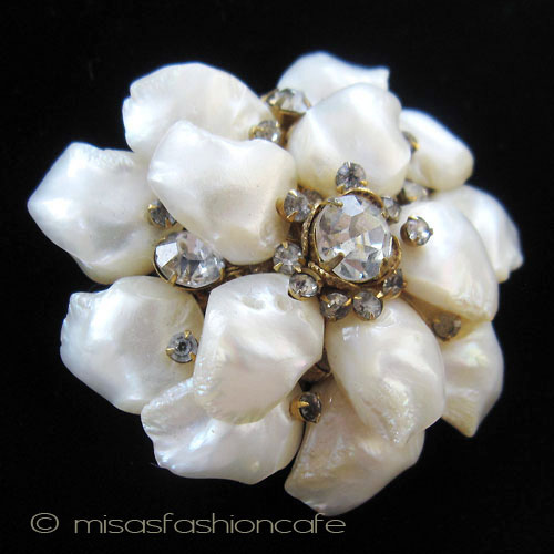 （画像用） DeMarioNY ブローチ　 天然MOパール・フラワー