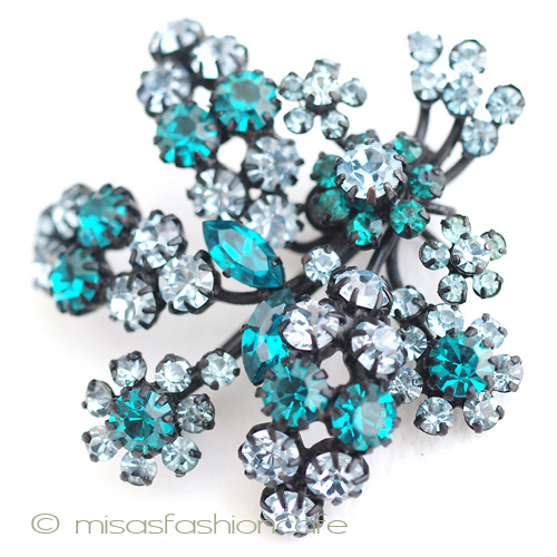 （画像用） オーストリア製ブローチ クリスタルの花　ブーケ