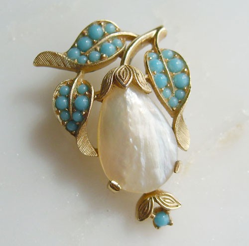 （画像用） クラウンTrifari　 MOパールブローチ