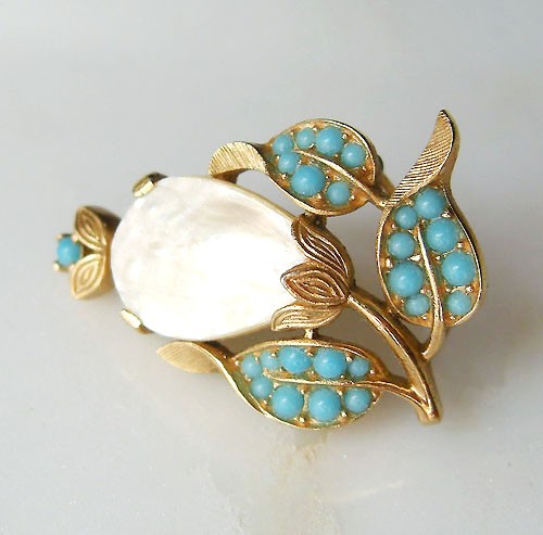 （画像用） クラウンTrifari　 MOパールブローチ