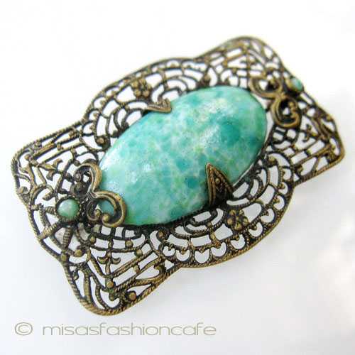 （画像用） アンティークブローチ 透かし彫りペキンガラス