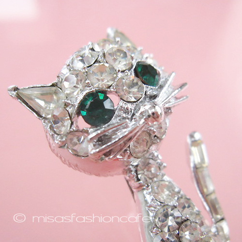 （画像用） クリスタル猫ねこブローチ