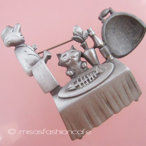 （画像用） 猫ねこレストラン　ブローチ