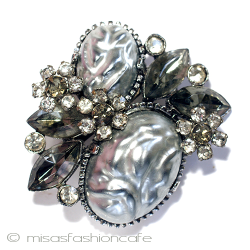 （画像用） バロックパール花ブローチ