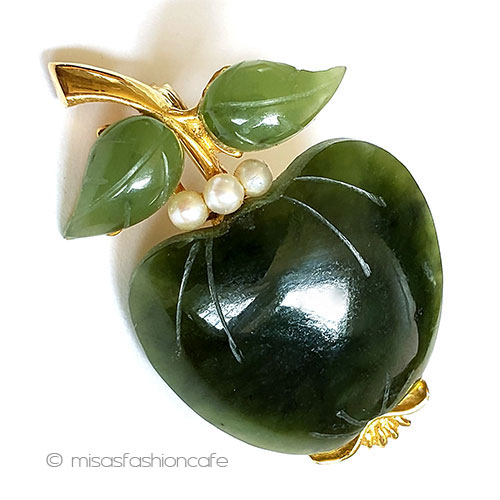 （画像用） パール・翡翠の林檎 ヴィンテージブローチ