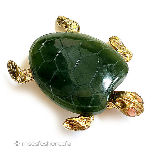 （画像用） SWOBODA　スワボダ 天然石ヒスイ珊瑚のカメ