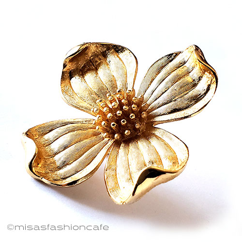 （画像用） Trifari　 トリファリ ハナミズキの花ブローチ