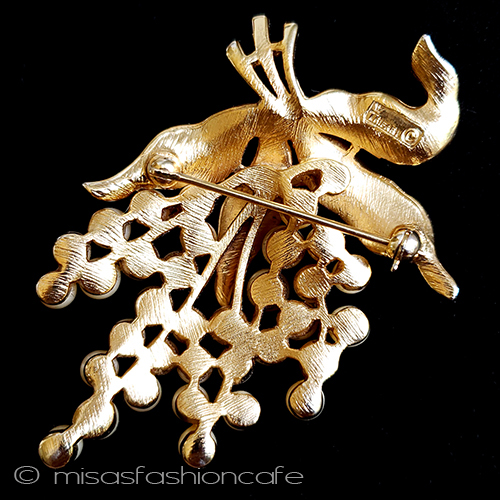 （画像用） Trifari　 トリファリ パールの花ブーケ