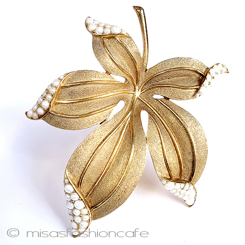 （画像用） Ｔｒｉｆａｒｉ　 トリファリ パールもみじ　ブローチ