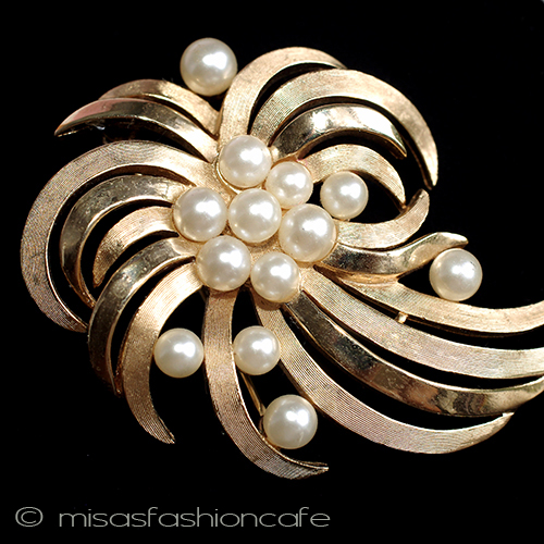 （画像用） Trifari　 トリファリ コサージュ　ブローチ