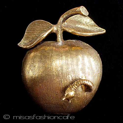 （画像用） Original by Robert りんご　ブローチ