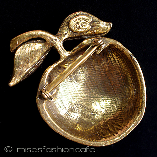 （画像用） Original by Robert りんご　ブローチ