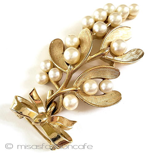 （画像用） Trifari トリファリ ブローチ パール・ヤドリギのブーケ