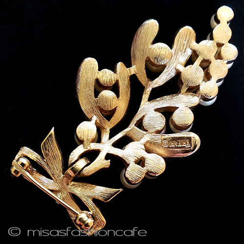 （画像用） Trifari トリファリ ブローチ パール・ヤドリギのブーケ