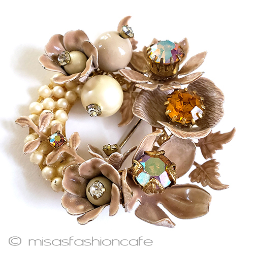 （画像用） エナメル・RS・パール お花リースブローチ