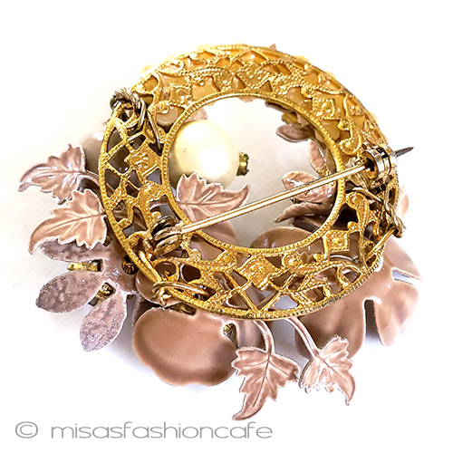 （画像用） エナメル・RS・パール お花リースブローチ