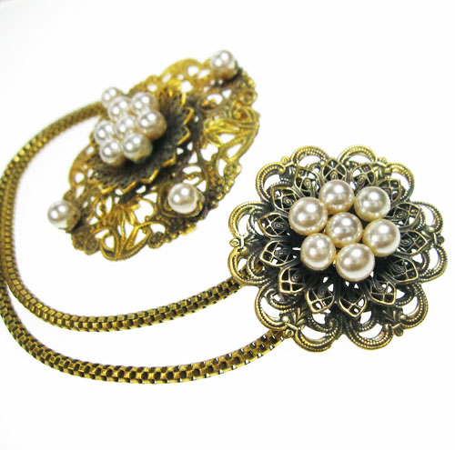 （画像用） Coroパール花ブローチ