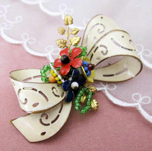 （画像用） Coroコロ・ペガサス お花りぼんブローチ