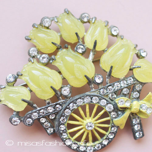 （画像用） アンティークジュエリー チューリップの花ブローチ