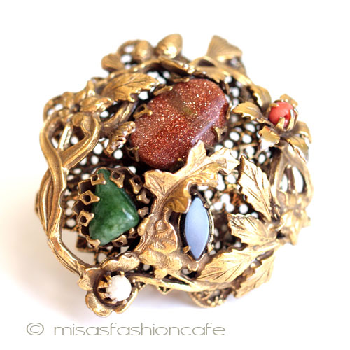 （画像用） アンティーク　ブローチ 天然石　松ぼっくり