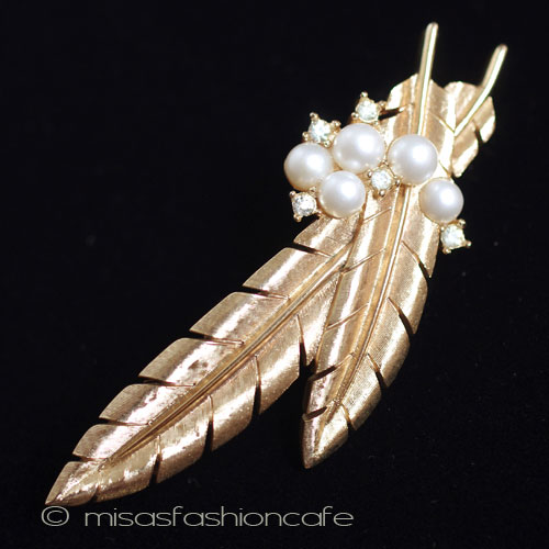 （画像用） Trifari　 トリファリ パール羽根ブローチ