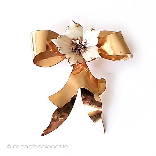 12Kgf　りぼんブローチ マザーオブパールの花 - ウインドウを閉じる