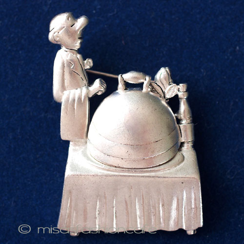 （画像用） 猫のレストラン　ブローチ