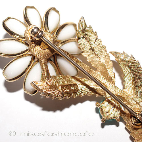 （画像用） Ｔｒｉｆａｒｉ　 トリファリ デイジーの花ブローチ