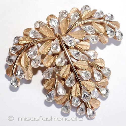 （画像用） Ｔｒｉｆａｒｉ　 トリファリ クリスタル雫　ブローチ